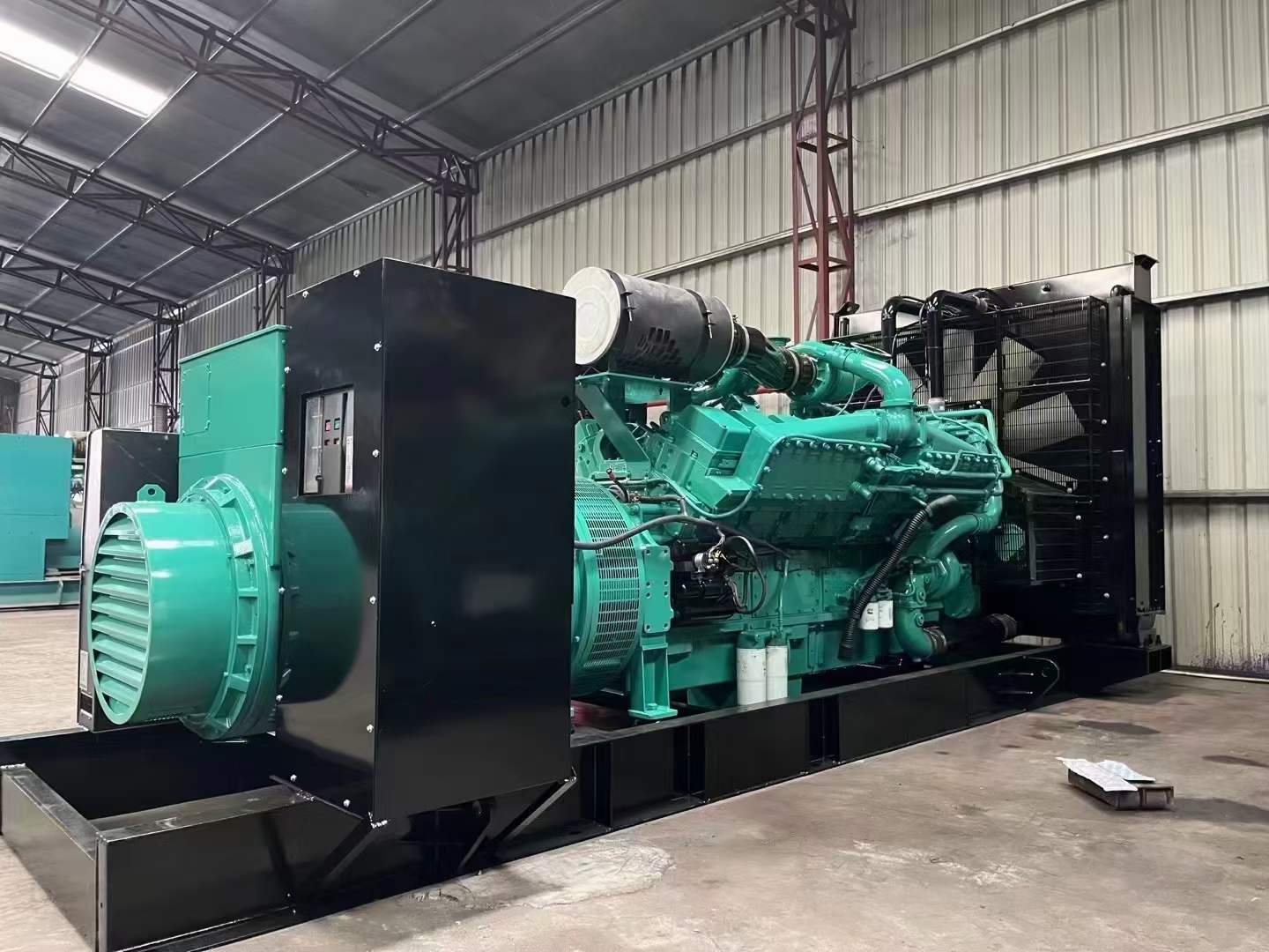 阿合奇如何降低 800kW 柴油发电机输出电流的波动？