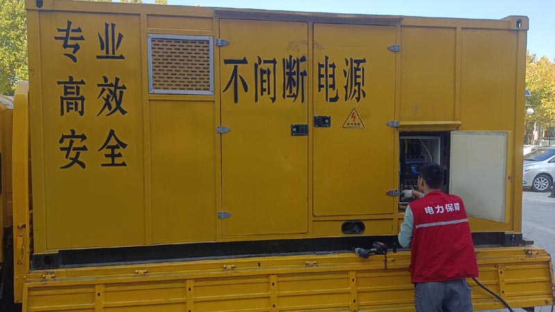 阿合奇柴油发电机组和UPS电源配合使用时，如何避免切换过程中的电力中断？