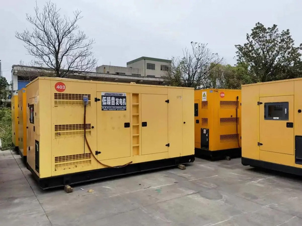 阿合奇如何检查柴油发电机的空气滤清器是否需要更换？